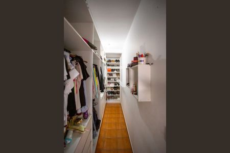 Casa à venda com 201m², 3 quartos e 2 vagas Casa à venda com 201m², 3 quartos e 2 vagasCloset da suíte