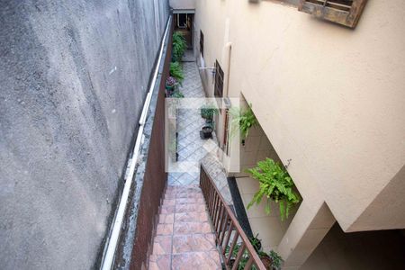 Casa à venda com 201m², 3 quartos e 2 vagas Casa à venda com 201m², 3 quartos e 2 vagasEscada