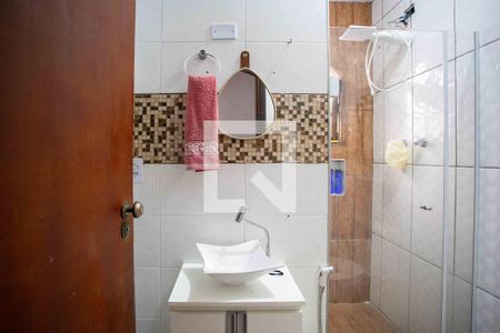 Casa à venda com 201m², 3 quartos e 2 vagas Casa à venda com 201m², 3 quartos e 2 vagasBanheiro Social