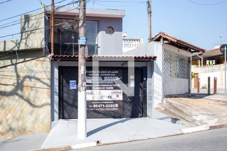 Casa à venda com 201m², 3 quartos e 2 vagas Casa à venda com 201m², 3 quartos e 2 vagasFachada
