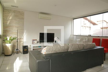 Casa à venda com 250m², 4 quartos e 3 vagasEscritório