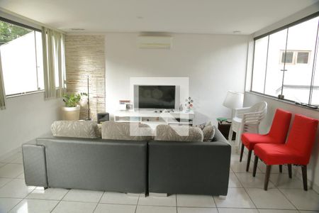 Casa à venda com 250m², 4 quartos e 3 vagasEscritório