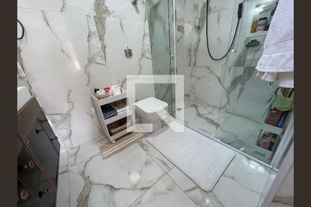 Apartamento à venda com 135m², 3 quartos e 2 vagasBanheiro da Suíte 1