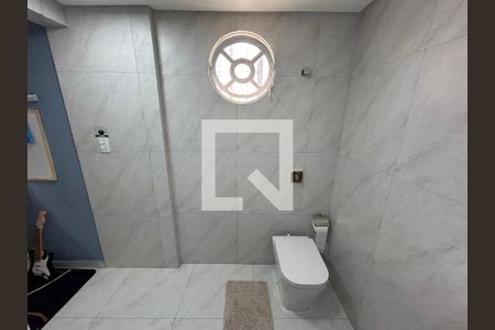 Apartamento à venda com 135m², 3 quartos e 2 vagasBanheiro da Suíte 2