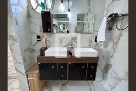 Apartamento à venda com 135m², 3 quartos e 2 vagasBanheiro da Suíte 1