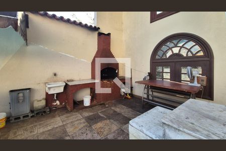 Casa à venda com 1600m², 11 quartos e 10 vagasÁrea externa