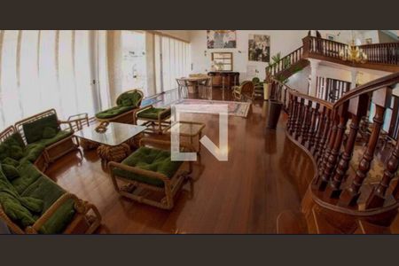 Casa à venda com 1600m², 11 quartos e 10 vagasSala de estar