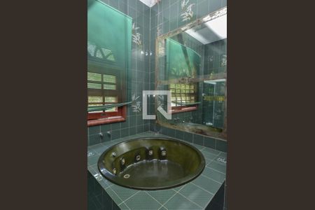 Casa à venda com 1600m², 11 quartos e 10 vagasBanheiro da Suíte 1