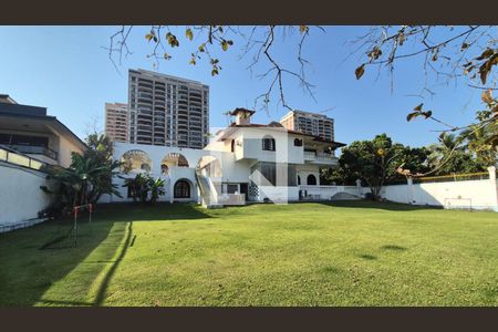 Casa à venda com 1600m², 11 quartos e 10 vagasÁrea externa