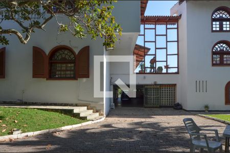 Casa à venda com 1600m², 11 quartos e 10 vagasÁrea externa