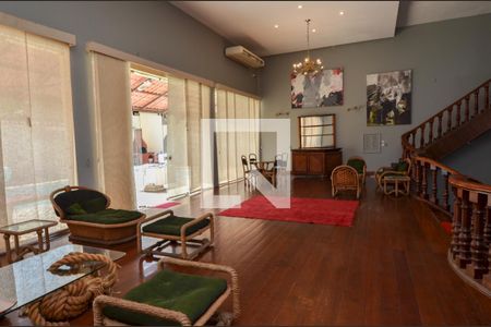 Casa à venda com 1600m², 11 quartos e 10 vagasSala de estar