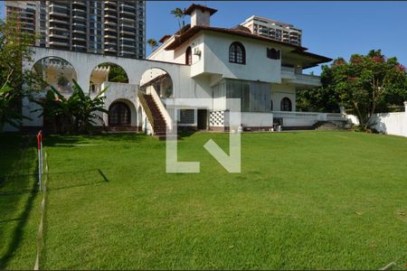 Casa à venda com 1600m², 11 quartos e 10 vagasÁrea externa