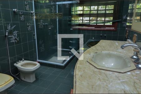 Casa à venda com 1600m², 11 quartos e 10 vagasBanheiro da Suíte 1