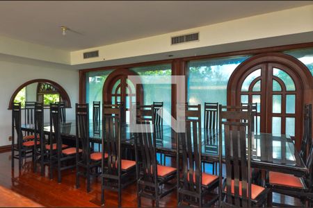 Casa à venda com 1600m², 11 quartos e 10 vagassala de jantar