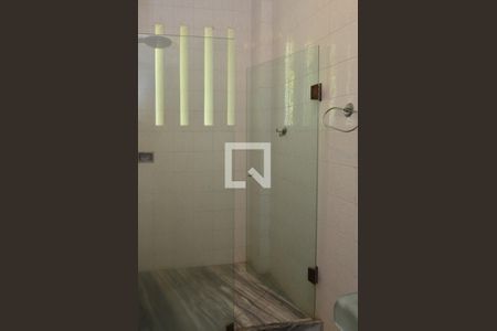 Casa à venda com 1600m², 11 quartos e 10 vagasBanheiro da Suíte 2