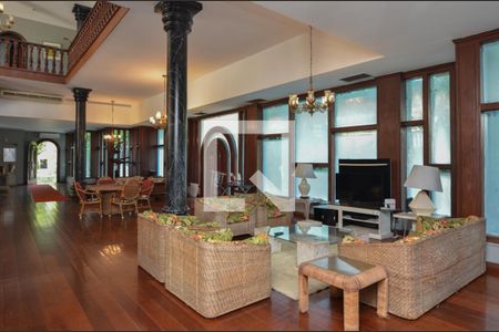 Sala de casa à venda com 11 quartos, 1600m² em Barra da Tijuca, Rio de Janeiro