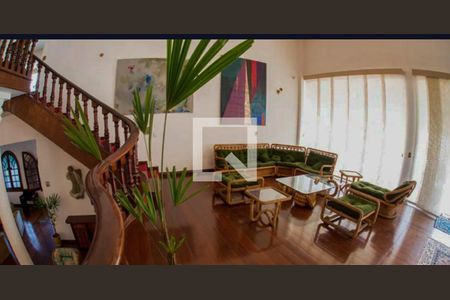 Casa à venda com 1600m², 11 quartos e 10 vagasSala de estar