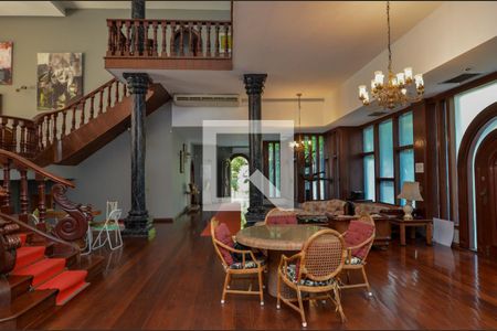 Casa à venda com 1600m², 11 quartos e 10 vagasSala