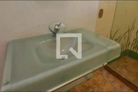 Casa à venda com 1600m², 11 quartos e 10 vagasBanheiro da Suíte 4