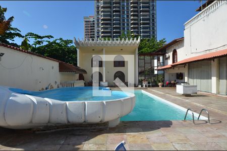 Casa à venda com 1600m², 11 quartos e 10 vagasÁrea externa