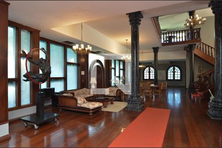 Casa à venda com 1600m², 11 quartos e 10 vagasSala