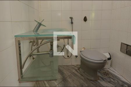 Casa à venda com 1600m², 11 quartos e 10 vagasBanheiro da Suíte 2