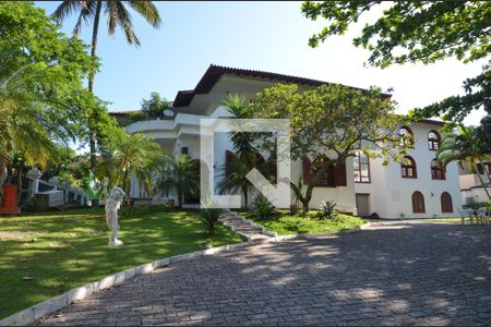 Casa à venda com 1600m², 11 quartos e 10 vagasEntrada