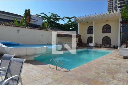 Casa à venda com 1600m², 11 quartos e 10 vagasÁrea externa