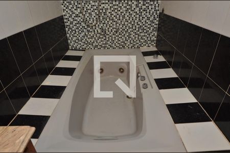 Casa à venda com 1600m², 11 quartos e 10 vagasBanheiro da Suíte 6