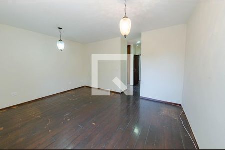 Casa à venda com 330m², 4 quartos e 8 vagasSuíte