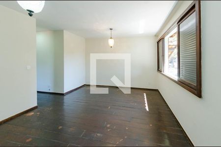 Casa à venda com 330m², 4 quartos e 8 vagasSuíte