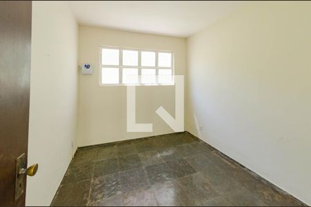 Casa à venda com 330m², 4 quartos e 8 vagasQuarto de serviço 2
