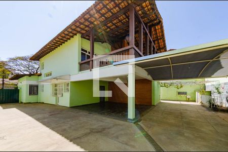 Casa à venda com 330m², 4 quartos e 8 vagasQuintal