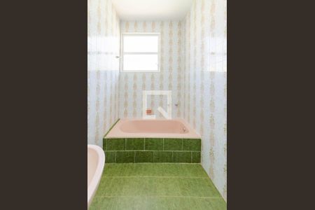 Casa à venda com 330m², 4 quartos e 8 vagasBanheiro suíte