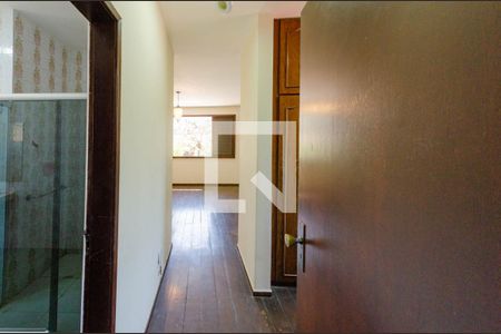 Casa à venda com 330m², 4 quartos e 8 vagasSuíte