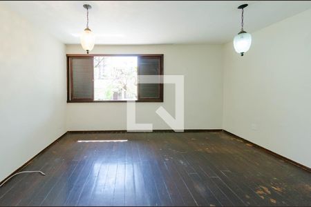 Casa à venda com 330m², 4 quartos e 8 vagasSuíte