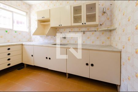 Casa à venda com 330m², 4 quartos e 8 vagasCozinha