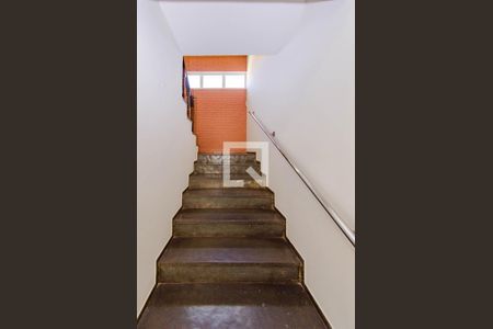 Casa à venda com 330m², 4 quartos e 8 vagasEscada