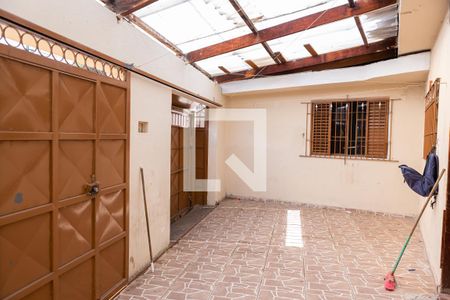 Garagem de casa à venda com 2 quartos, 140m² em Vila Uniao (zona Leste), São Paulo