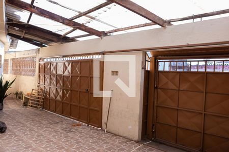 Garagem de casa à venda com 2 quartos, 140m² em Vila Uniao (zona Leste), São Paulo
