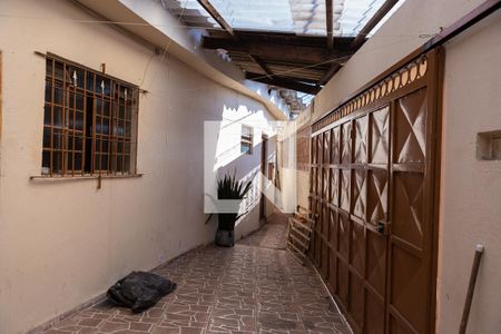 Garagem de casa à venda com 2 quartos, 140m² em Vila Uniao (zona Leste), São Paulo