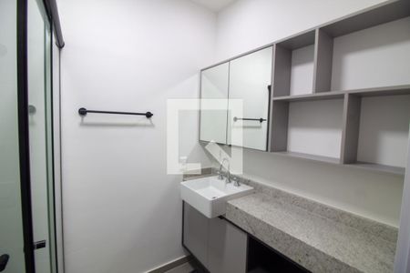 Banheiro de kitnet/studio para alugar com 1 quarto, 24m² em Santo Amaro, São Paulo