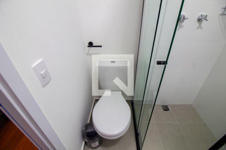 Banheiro de kitnet/studio para alugar com 1 quarto, 24m² em Santo Amaro, São Paulo