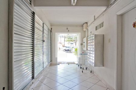 Apartamento à venda com 72m², 3 quartos e sem vaga Apartamento à venda com 72m², 3 quartos e sem vagaHall