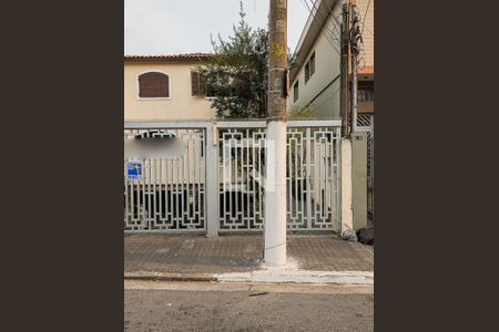 Casa à venda com 152m², 2 quartos e 4 vagas Casa à venda com 152m², 2 quartos e 4 vagasFachada