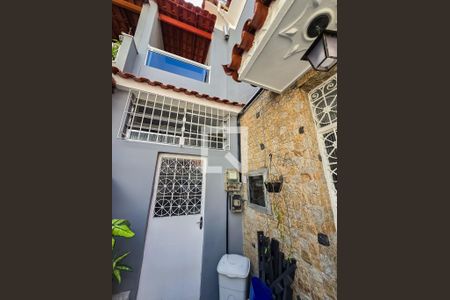 Casa de condomínio à venda com 180m², 3 quartos e 1 vaga Casa de condomínio à venda com 180m², 3 quartos e 1 vagaPorta de Entrada