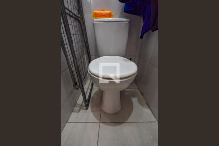 Casa de condomínio à venda com 180m², 3 quartos e 1 vaga Casa de condomínio à venda com 180m², 3 quartos e 1 vagaBanheiro de Serviço