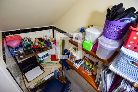 Casa de condomínio à venda com 180m², 3 quartos e 1 vaga Casa de condomínio à venda com 180m², 3 quartos e 1 vagaQuarto de Serviço