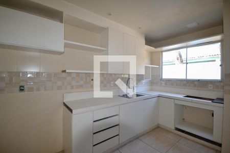 Casa para alugar com 120m², 2 quartos e sem vagaCozinha 
