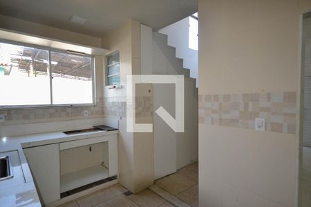 Casa para alugar com 120m², 2 quartos e sem vagaCozinha 